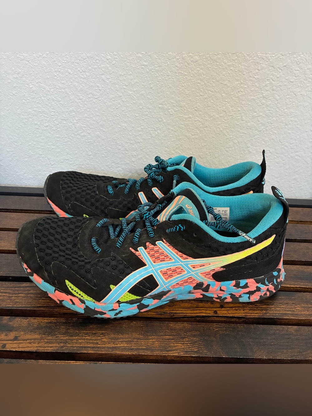 ASICS women's black/aquarium neon GEL-NOOSA TRI 12 running shoes